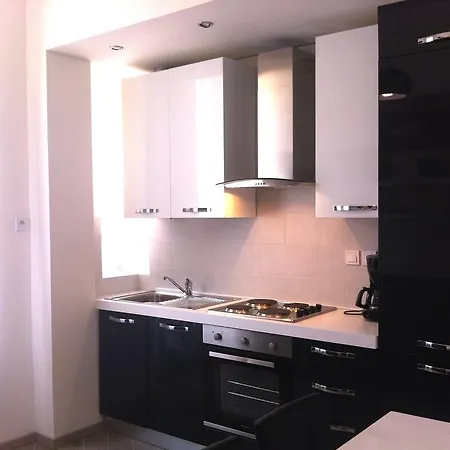 Center Apartment *